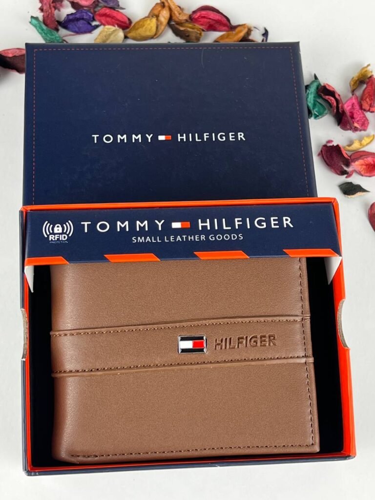 محفظة من تومي هيلفيغر للرجال جلد
