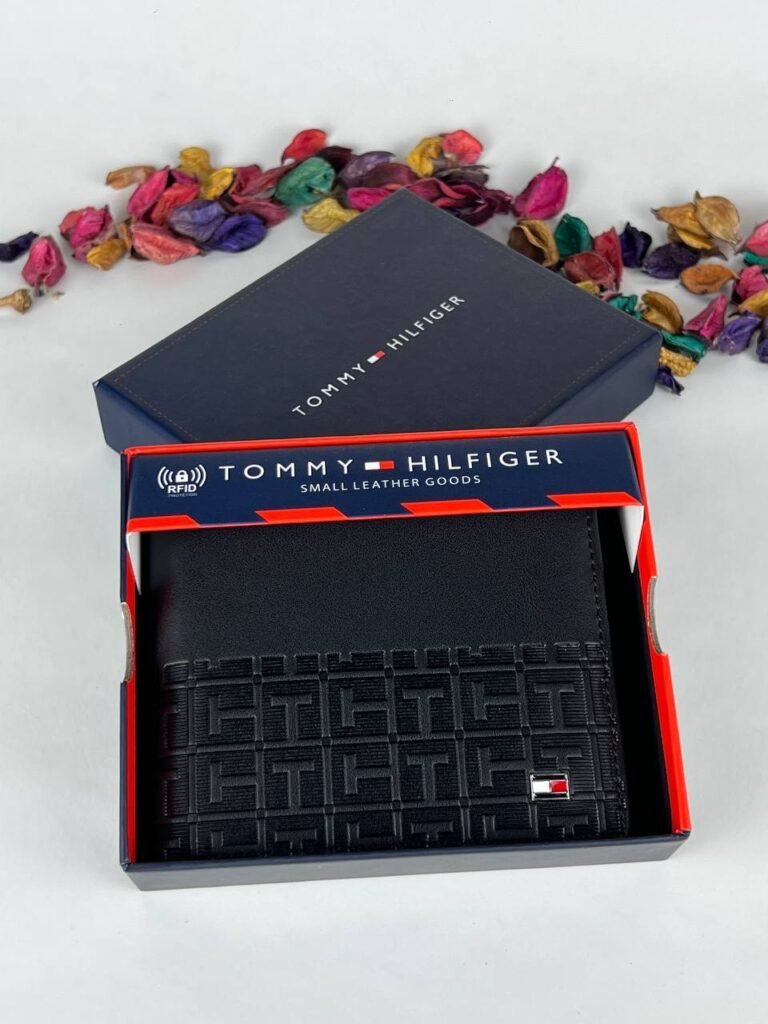 محفظة من تومي هيلفيغر للرجال جلد