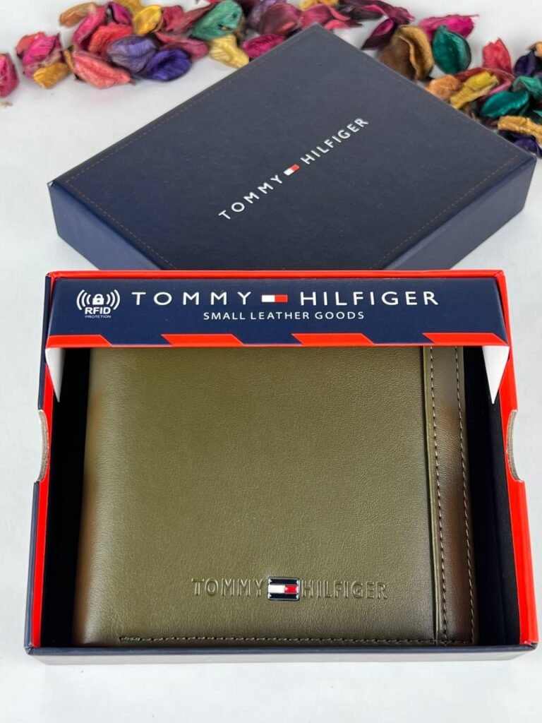 محفظة من تومي هيلفيغر للرجال جلد