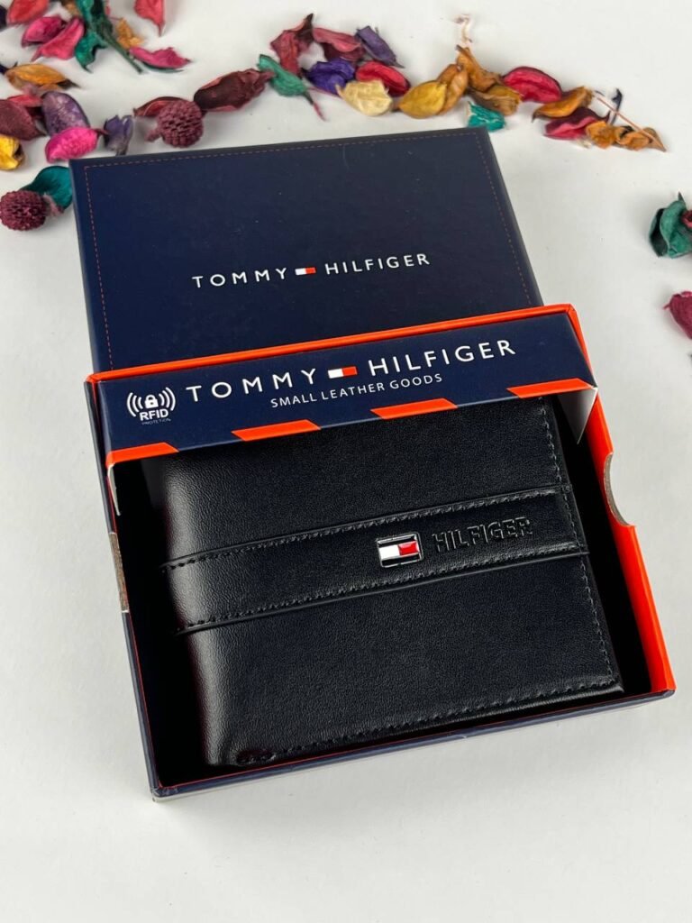 محفظة من تومي هيلفيغر للرجال جلد