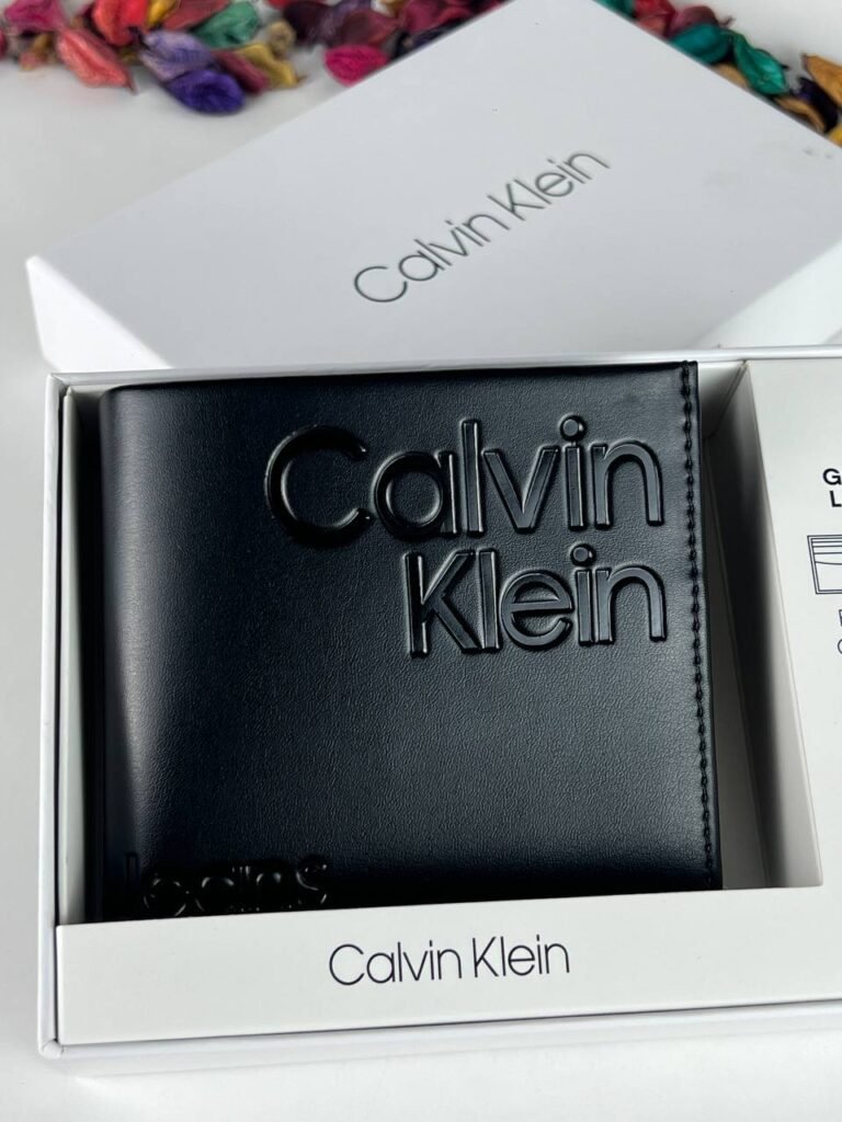 محفظة من كالفن كلاين للرجال جلد أسود