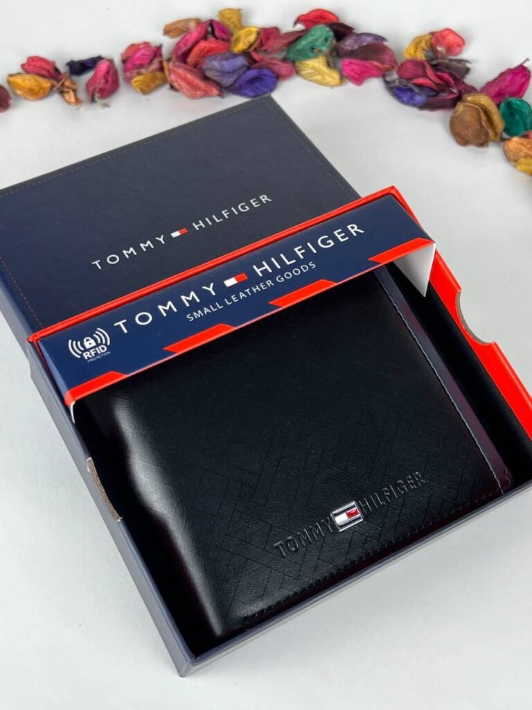 محفظة من تومي هيلفيغر للرجال جلد
