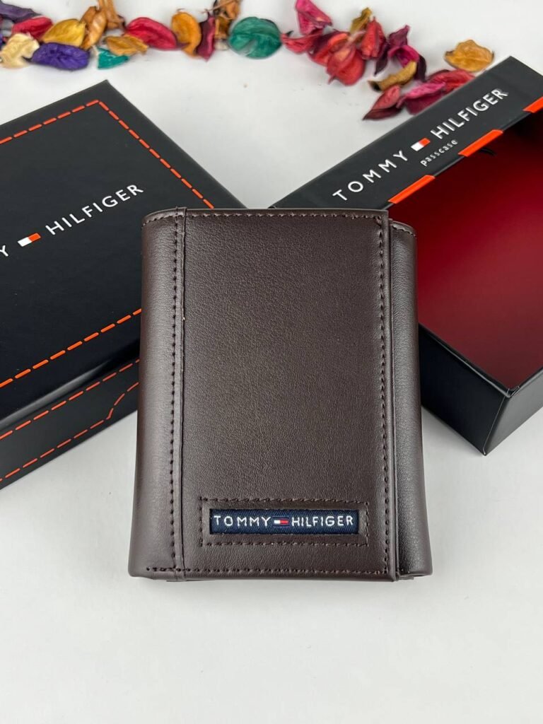 محفظة من تومي هيلفيغر للرجال جلد