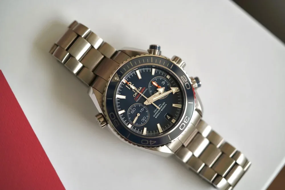 ساعة أوميجا (سيماستر بلانيت أوشن) للرجال 232.90.46.51.03.001