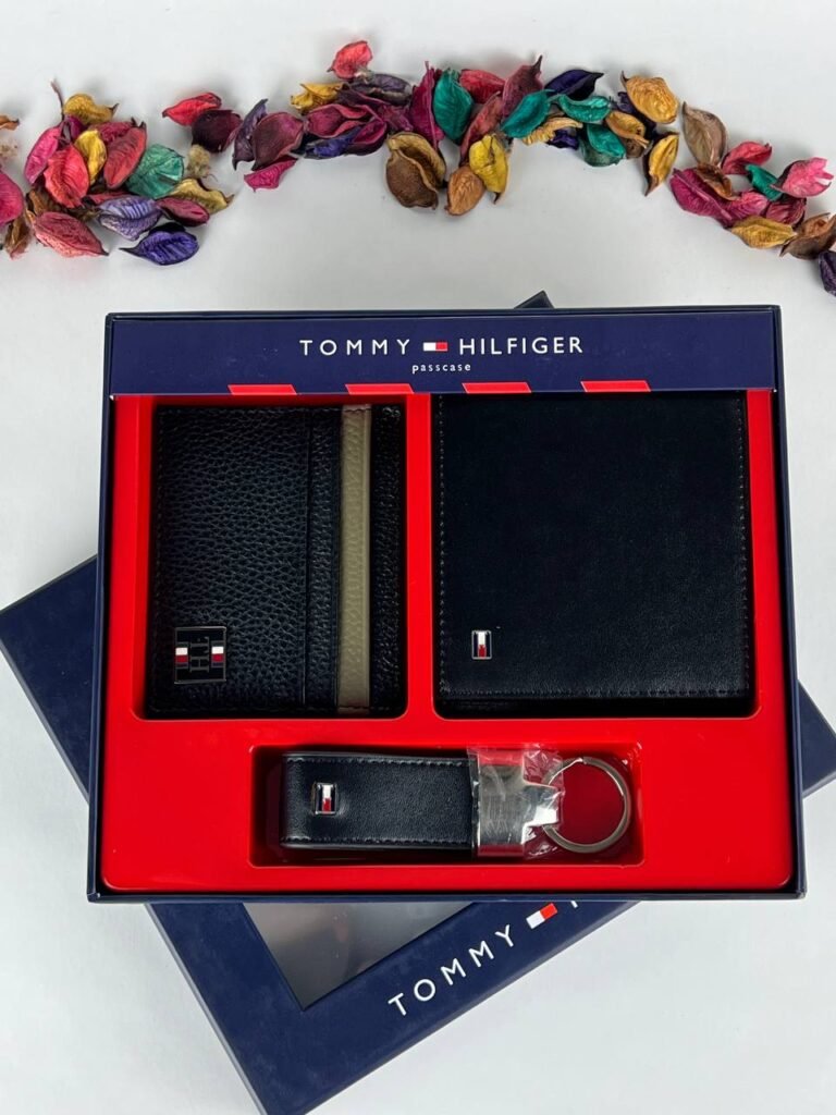 طقم مكون من محفظه وكراته وماداليه تومي هيلفيغر للرجال