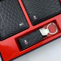 طقم مكون من محفظه وكراته وماداليه تومي هيلفيغر للرجال