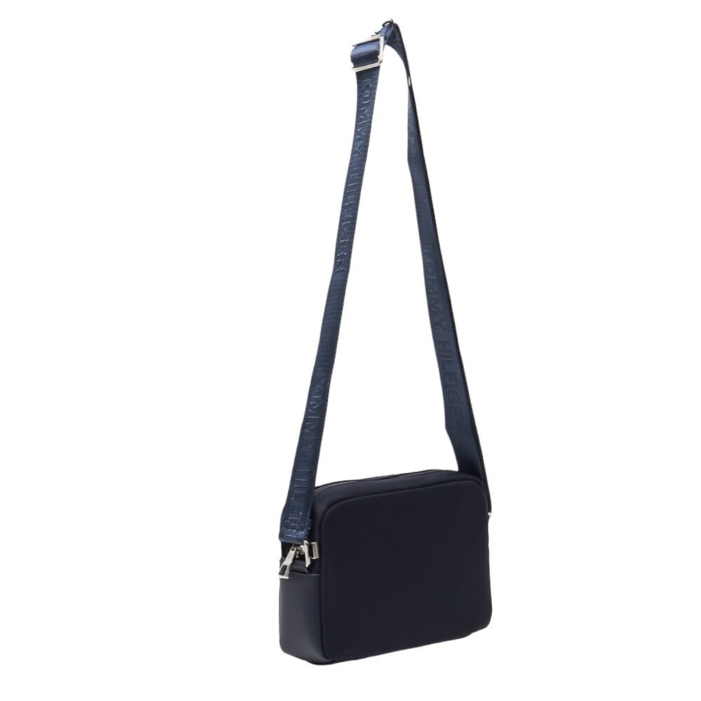 شنطة كروس تومي هيلفيغر رجالي بلون ازرق