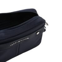 شنطة كروس تومي هيلفيغر رجالي بلون ازرق