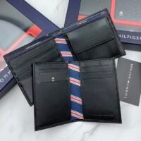 طقم مكون من محفظه وكراته وماداليه تومي هيلفيغر للرجال