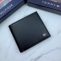 طقم مكون من محفظه وكراته وماداليه تومي هيلفيغر للرجال