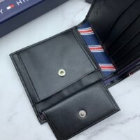 طقم مكون من محفظه وكراته وماداليه تومي هيلفيغر للرجال