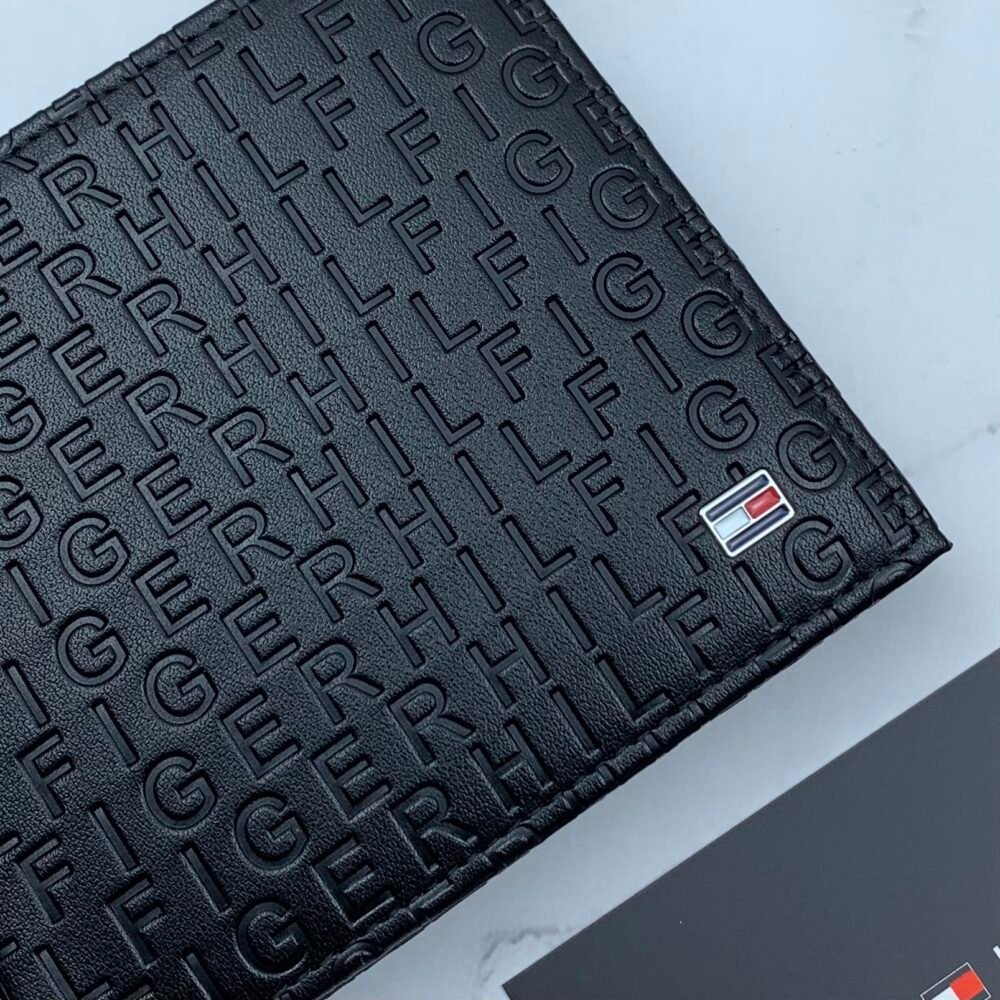 طقم مكون من محفظه وكراته وماداليه تومي هيلفيغر للرجال