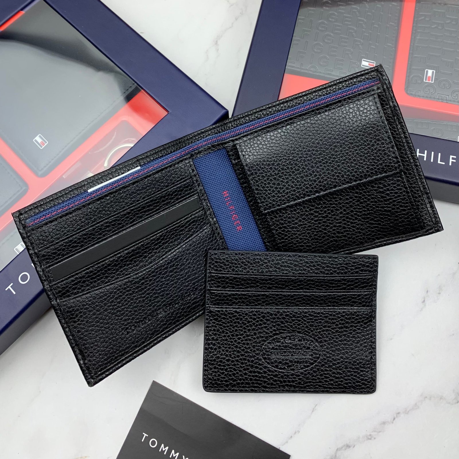 طقم مكون من محفظه وكراته وماداليه تومي هيلفيغر للرجال