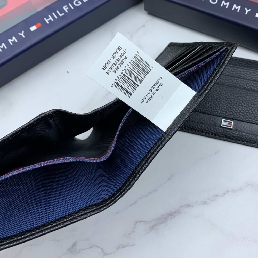 طقم مكون من محفظه وكراته وماداليه تومي هيلفيغر للرجال