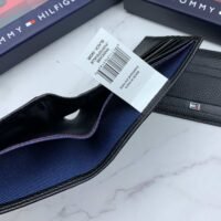 طقم مكون من محفظه وكراته وماداليه تومي هيلفيغر للرجال