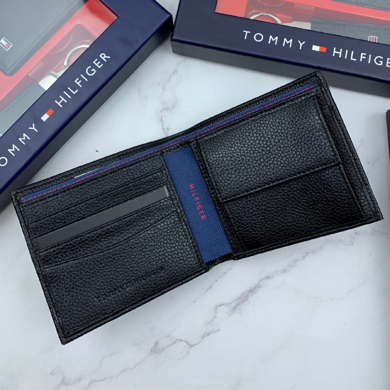 طقم مكون من محفظه وكراته وماداليه تومي هيلفيغر للرجال 5 طقم مكون من محفظه وكراته وماداليه تومي هيلفيغر للرجال