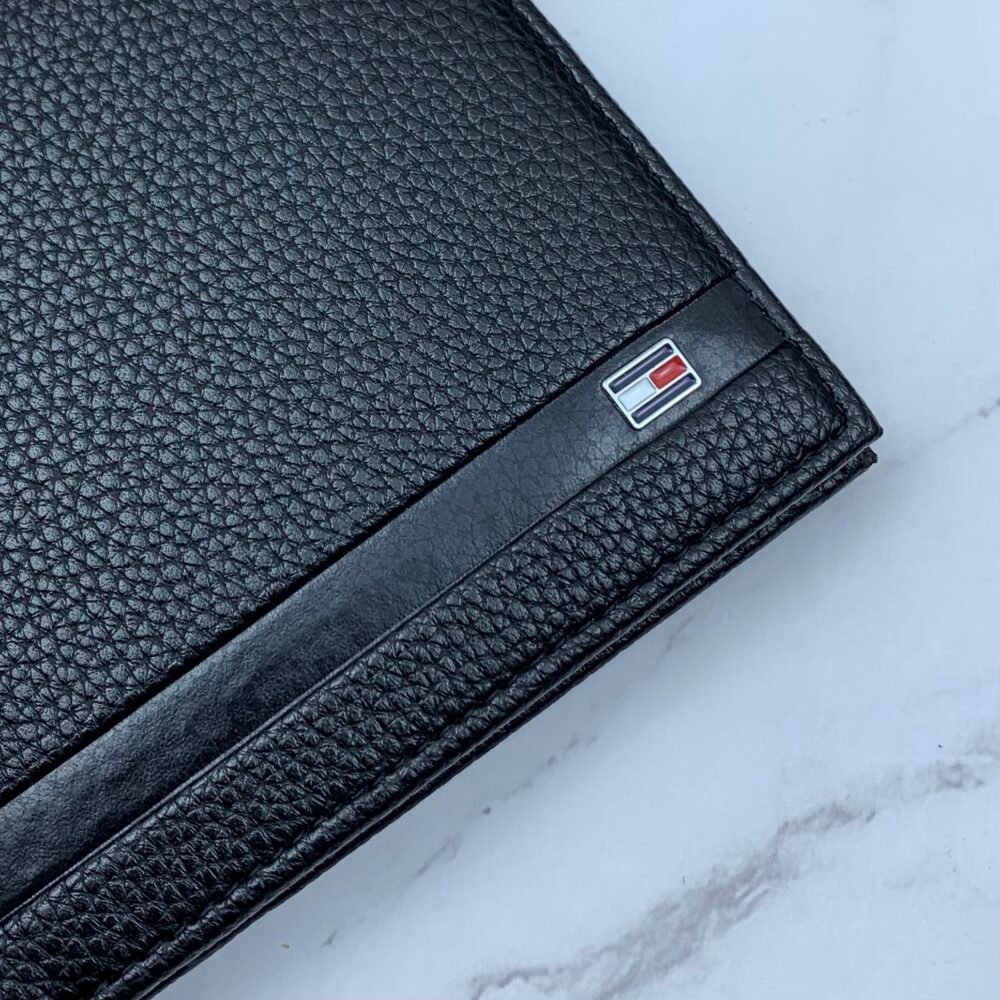 طقم مكون من محفظه وكراته وماداليه تومي هيلفيغر للرجال