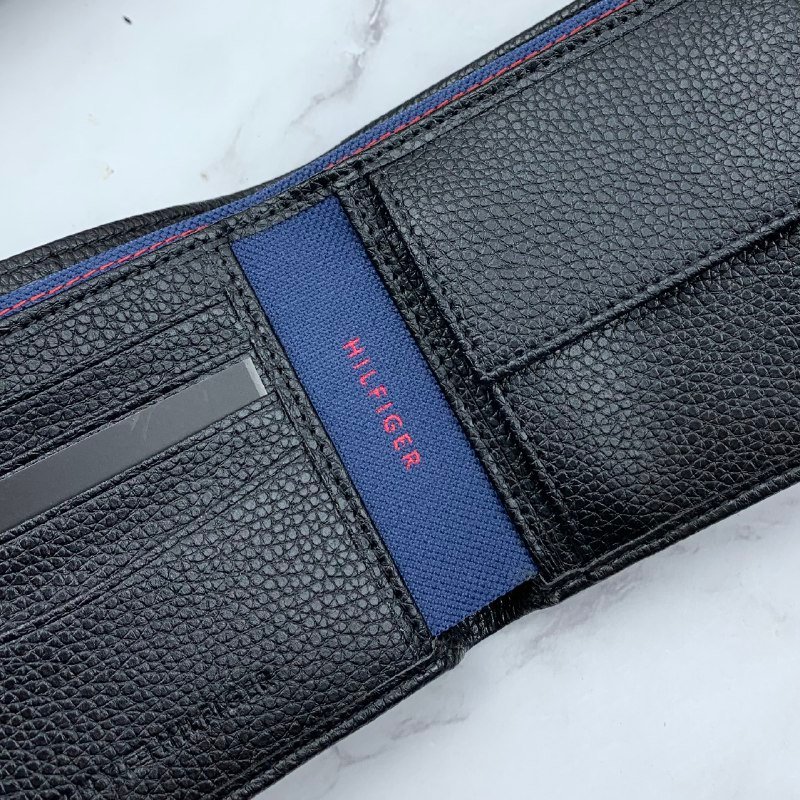 طقم مكون من محفظه وكراته وماداليه تومي هيلفيغر للرجال 7 طقم مكون من محفظه وكراته وماداليه تومي هيلفيغر للرجال