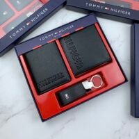 طقم مكون من محفظه وكراته وماداليه تومي هيلفيغر للرجال