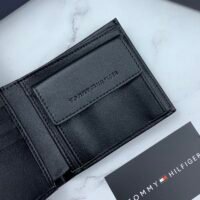 طقم مكون من محفظه وكراته وماداليه تومي هيلفيغر للرجال