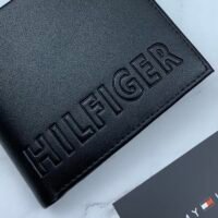 طقم مكون من محفظه وكراته وماداليه تومي هيلفيغر للرجال