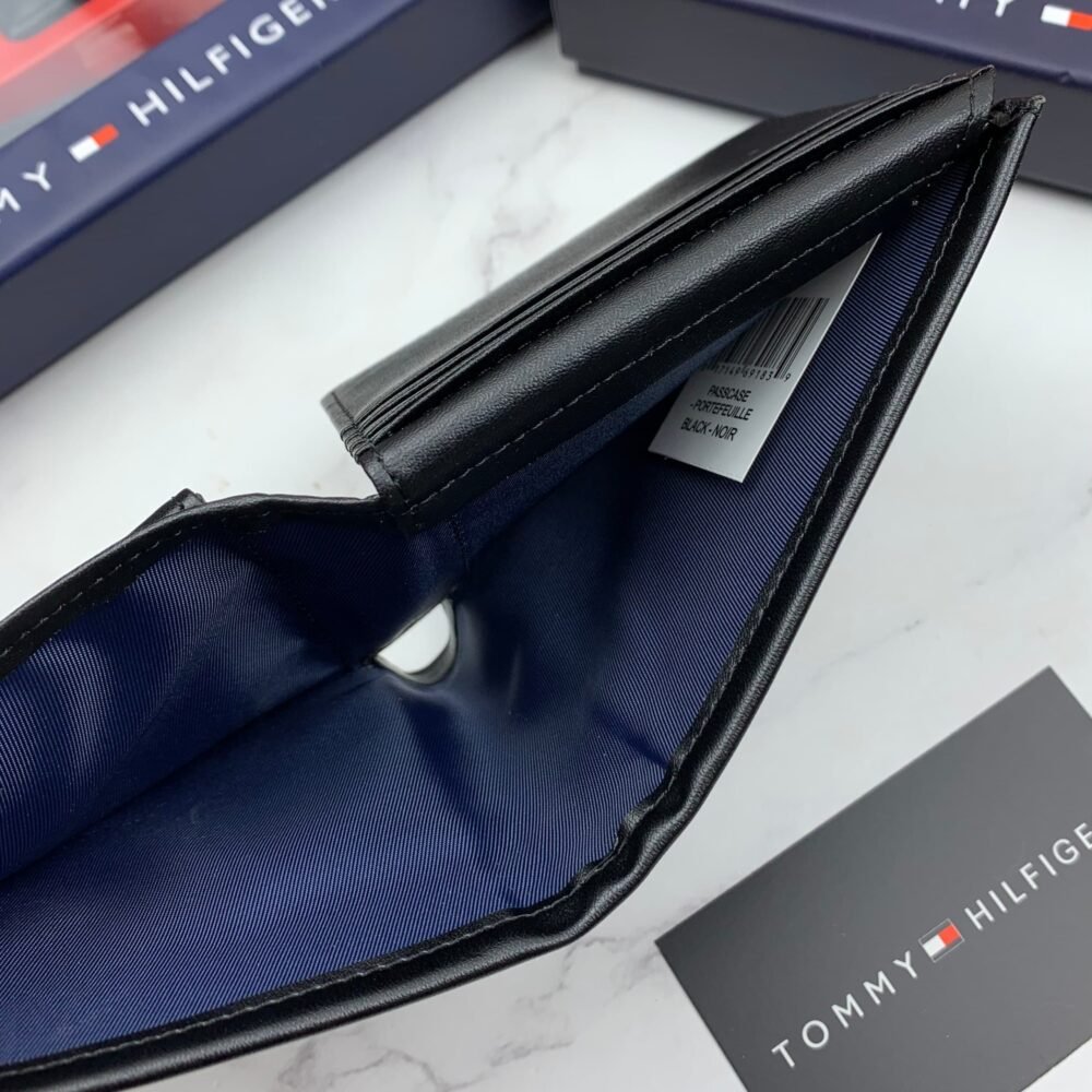 طقم مكون من محفظه وكراته وماداليه تومي هيلفيغر للرجال