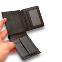 طقم من كالفن كلاين مكون من محفظه ومادليه وكراته رجالي